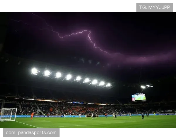 世俱杯实战暴露气候应对短板 六场比赛因雷暴延迟成前车之鉴 世俱杯实战暴露气候应对短板 六场比赛因雷暴延迟成前车之鉴